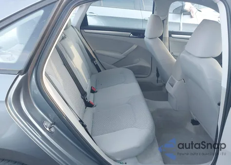 2014 Volkswagen Passat 2.5L S z USA, uszkodzony, nr VIN 1VWAP7A30EC038302